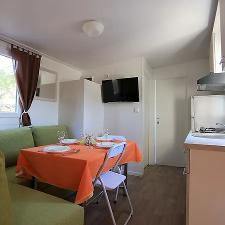 Mobile Homes-slanica Nyaraló Murter